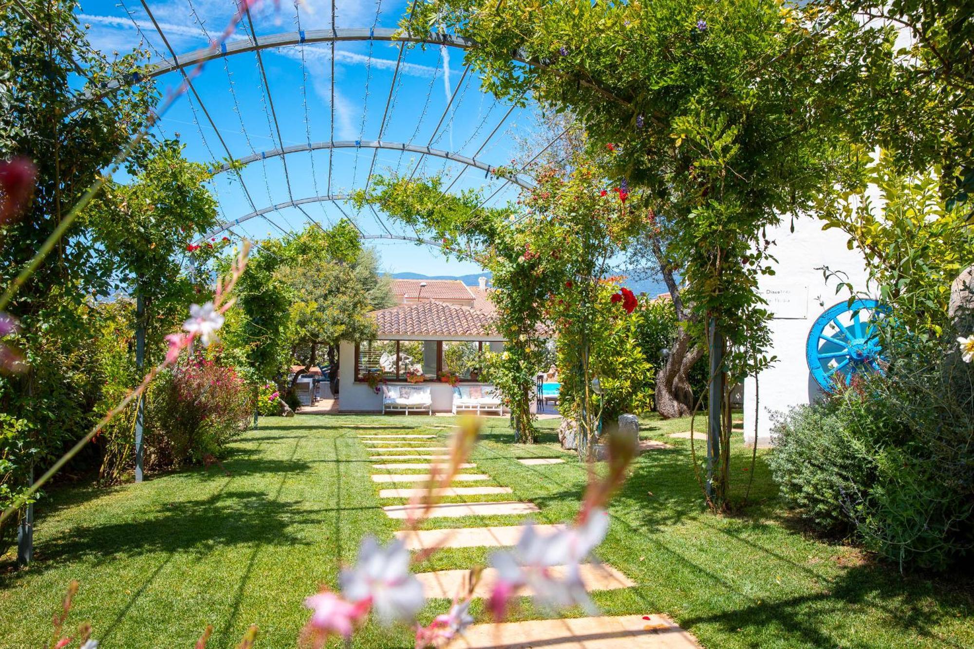 Hotel Ristorante S'Astore Benetutti Экстерьер фото
